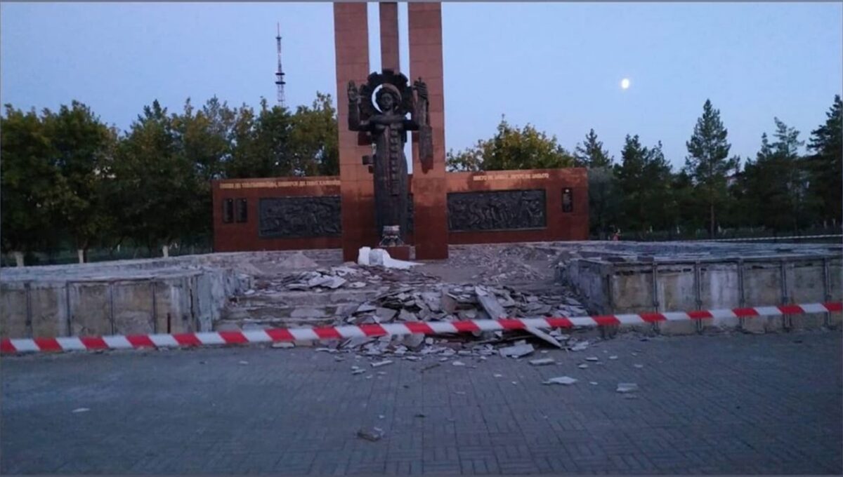 Памятник Победы и вандалы
